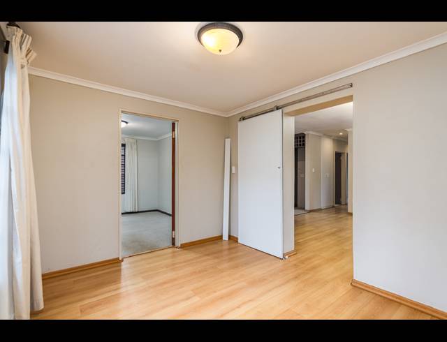 4 BEDROOM HOUSE FOR SALE IN BLOUBERG SANDS